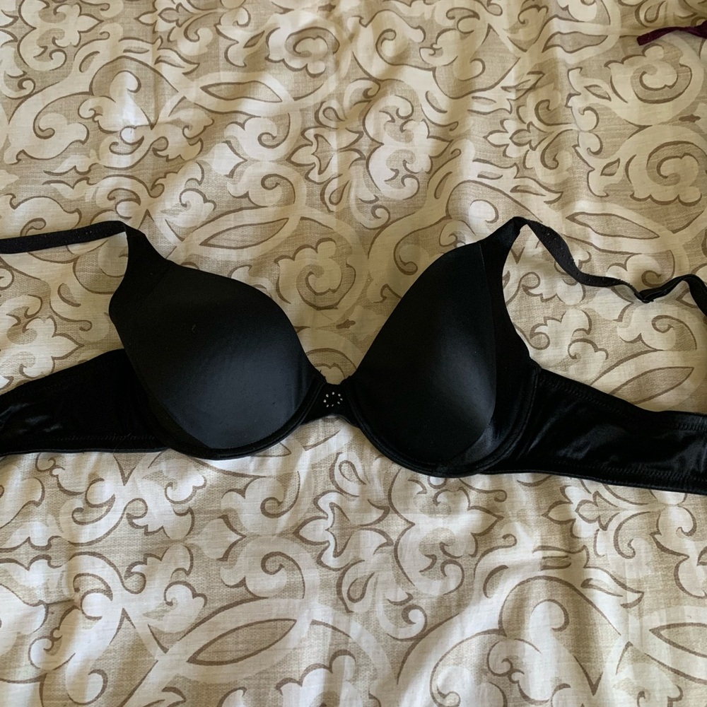 Black bra barely worn